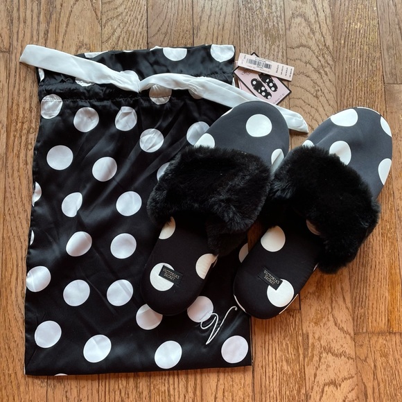 NWT victoria’s secret slippers - Picture 1 of 3
